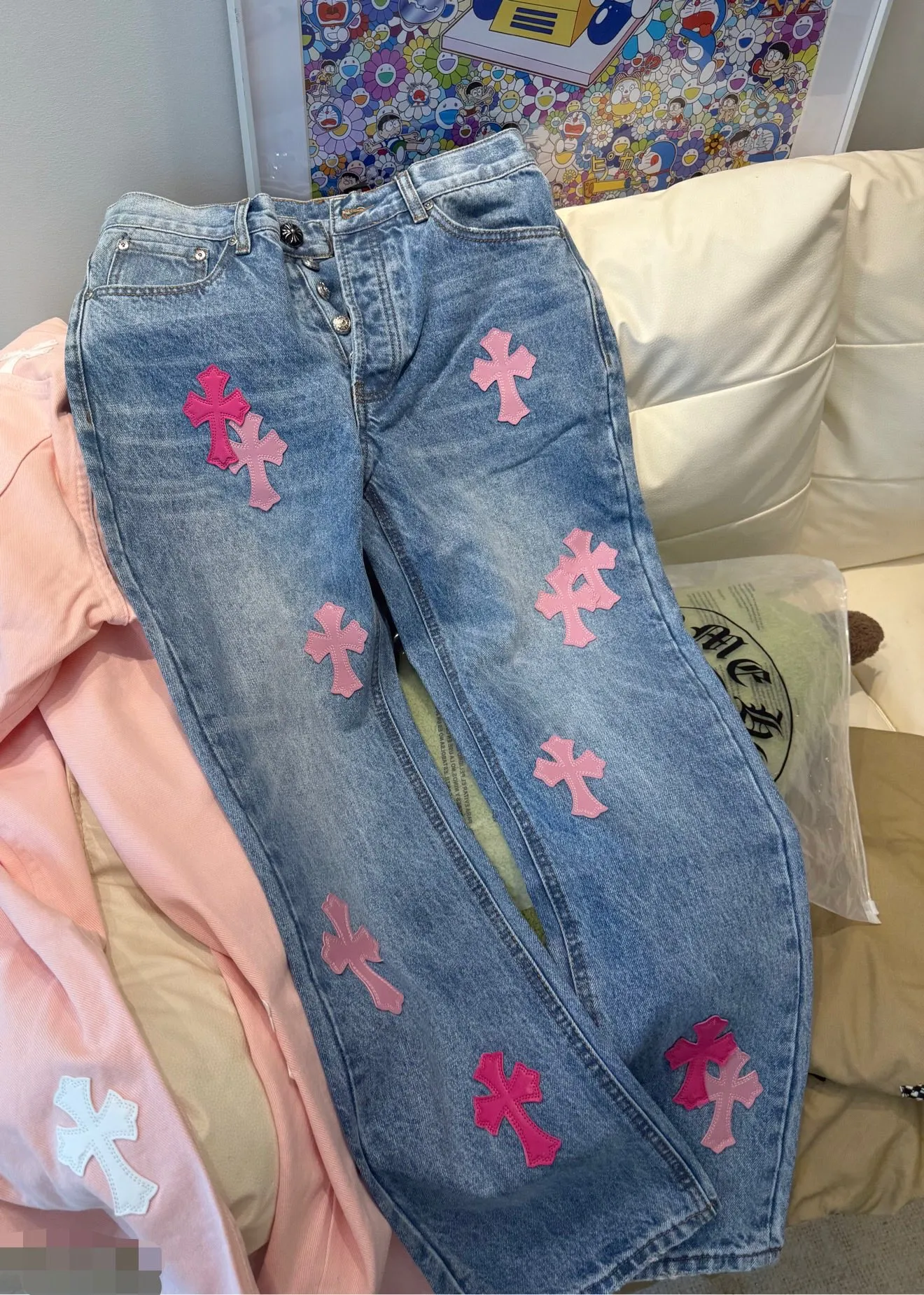 P280 model number D: 311 Chrome hearts CH grams new classic cross patch leather jeans Size: s-XXL (28 30 32 34 36) Color: washed blue Size reference 28 pants length 100 waist circumference 72 30 pants length 101 waist circumference 76 32 pants length 103 waist circumference 80 34 pants length 104 waist circumference 84 36 pants length 106 waist circumference 88
